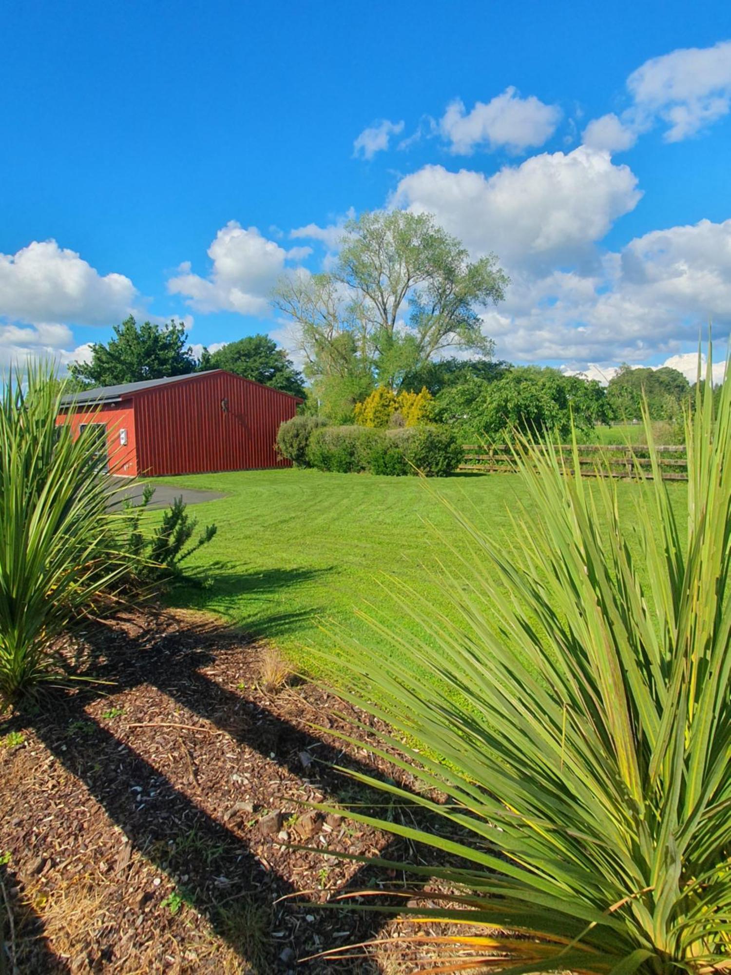 Guest house The Red Shed
